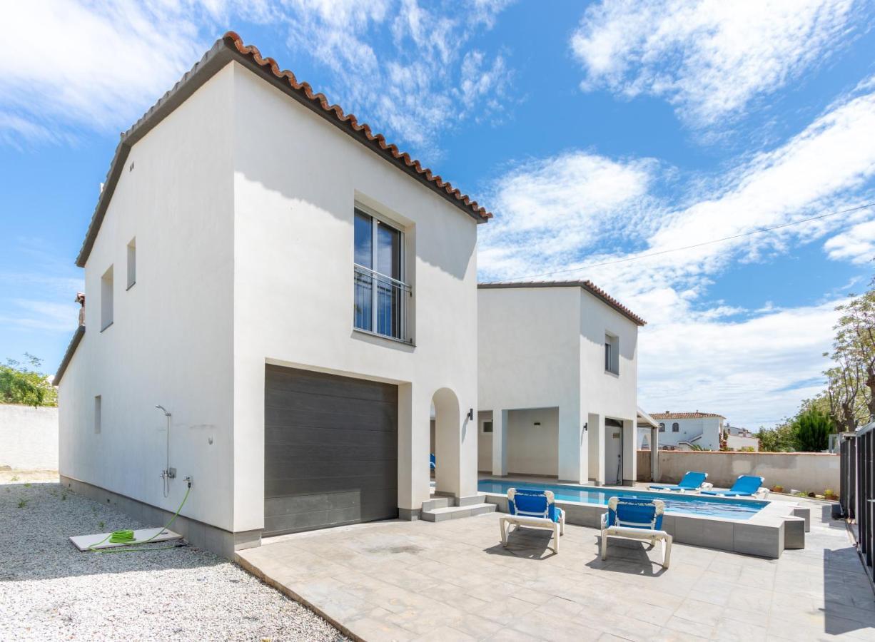 Goldhome - New House With Private Heated Pool, Parking, Wifi, Games Room Empuriabrava Luaran gambar