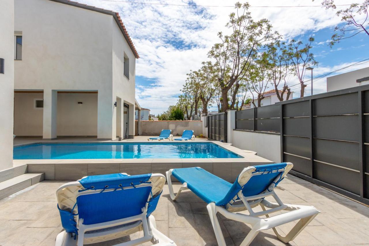 Goldhome - New House With Private Heated Pool, Parking, Wifi, Games Room Empuriabrava Luaran gambar