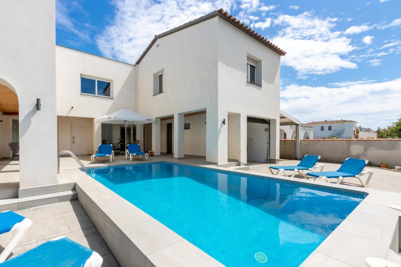 Goldhome - New House With Private Heated Pool, Parking, Wifi, Games Room Empuriabrava Luaran gambar