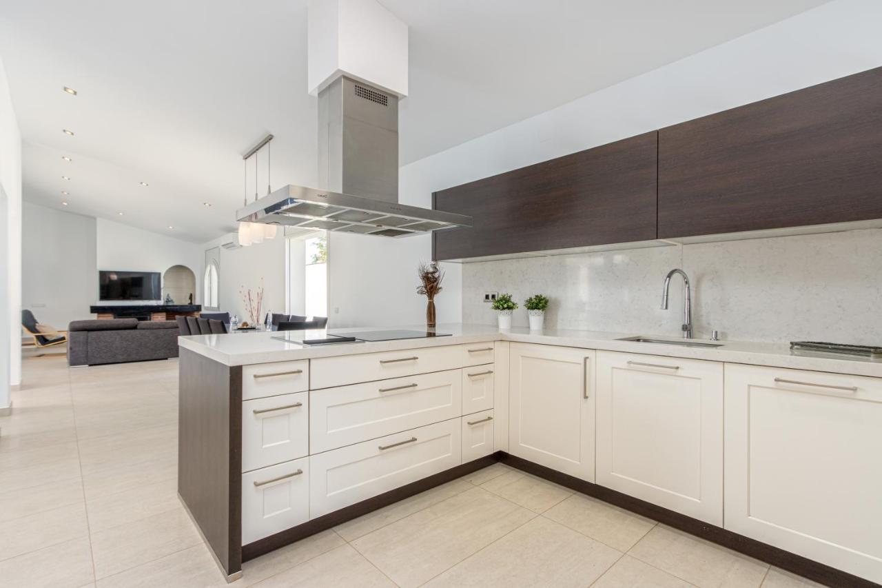 Goldhome - New House With Private Heated Pool, Parking, Wifi, Games Room Empuriabrava Luaran gambar