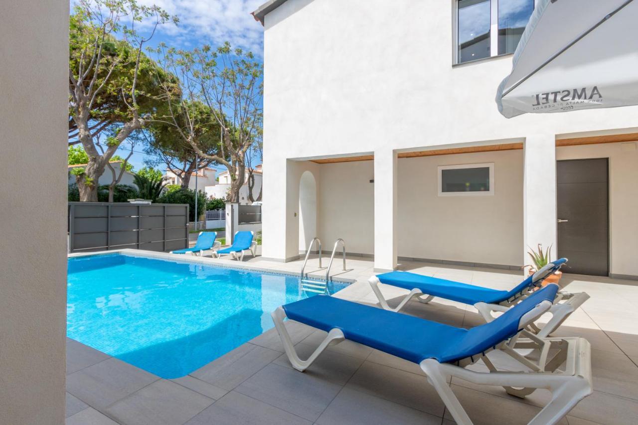 Goldhome - New House With Private Heated Pool, Parking, Wifi, Games Room Empuriabrava Luaran gambar